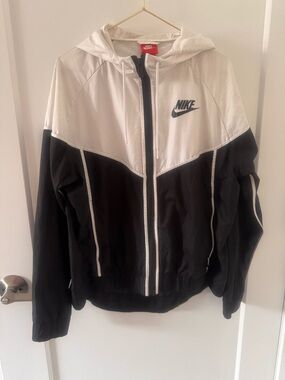 Nike Women's Black & White Hooded Windbreaker Jacket size medium